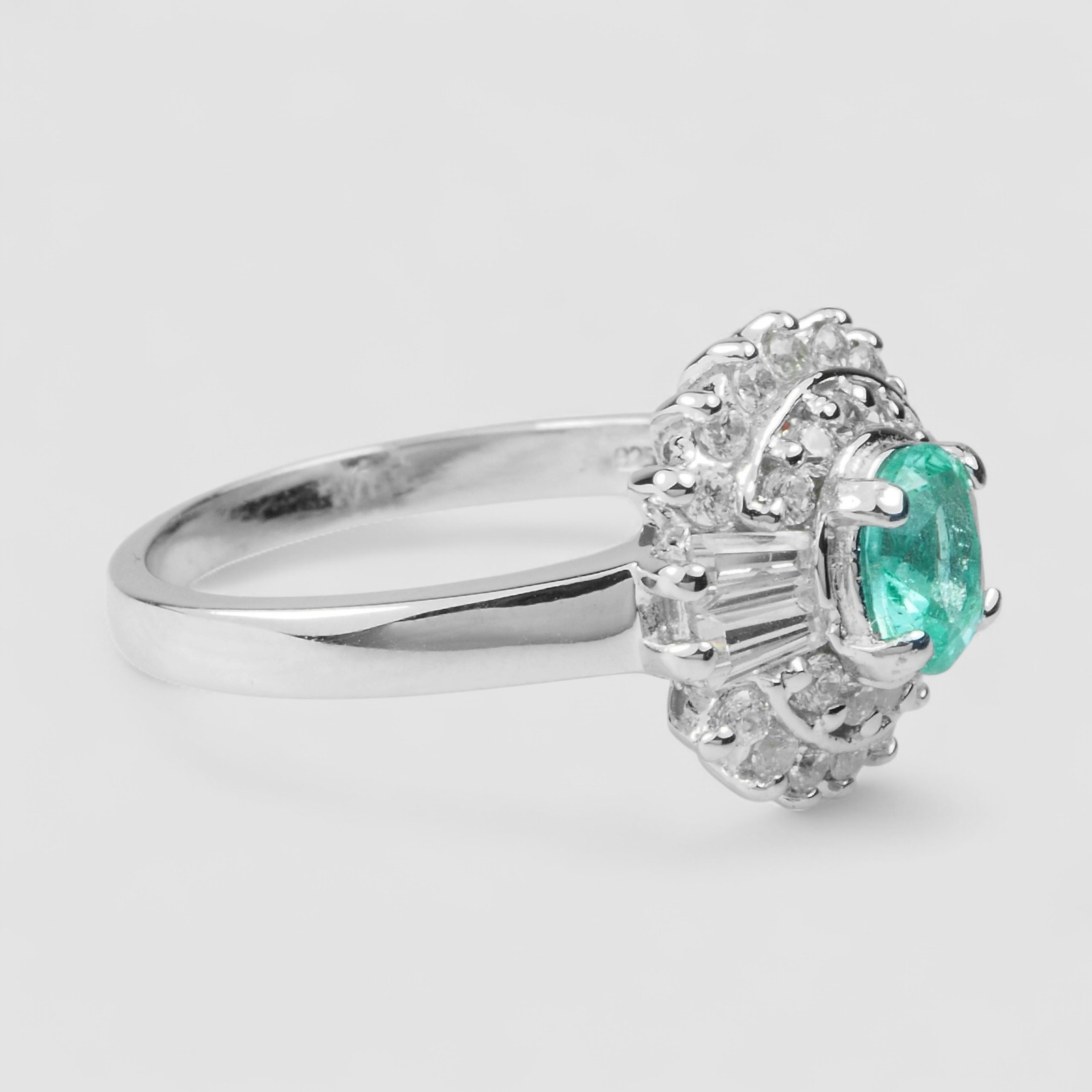 Delicate Neon Emerald Colombian 925 Sterling Silver Handmade Fine Rings Size 7.5