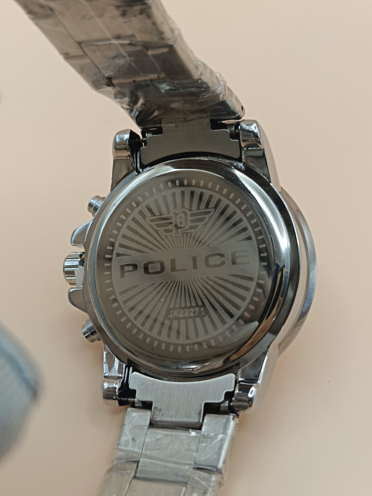 Police Date Indicator Off White Dial Analog Refurbished Men’s Wrist Watch