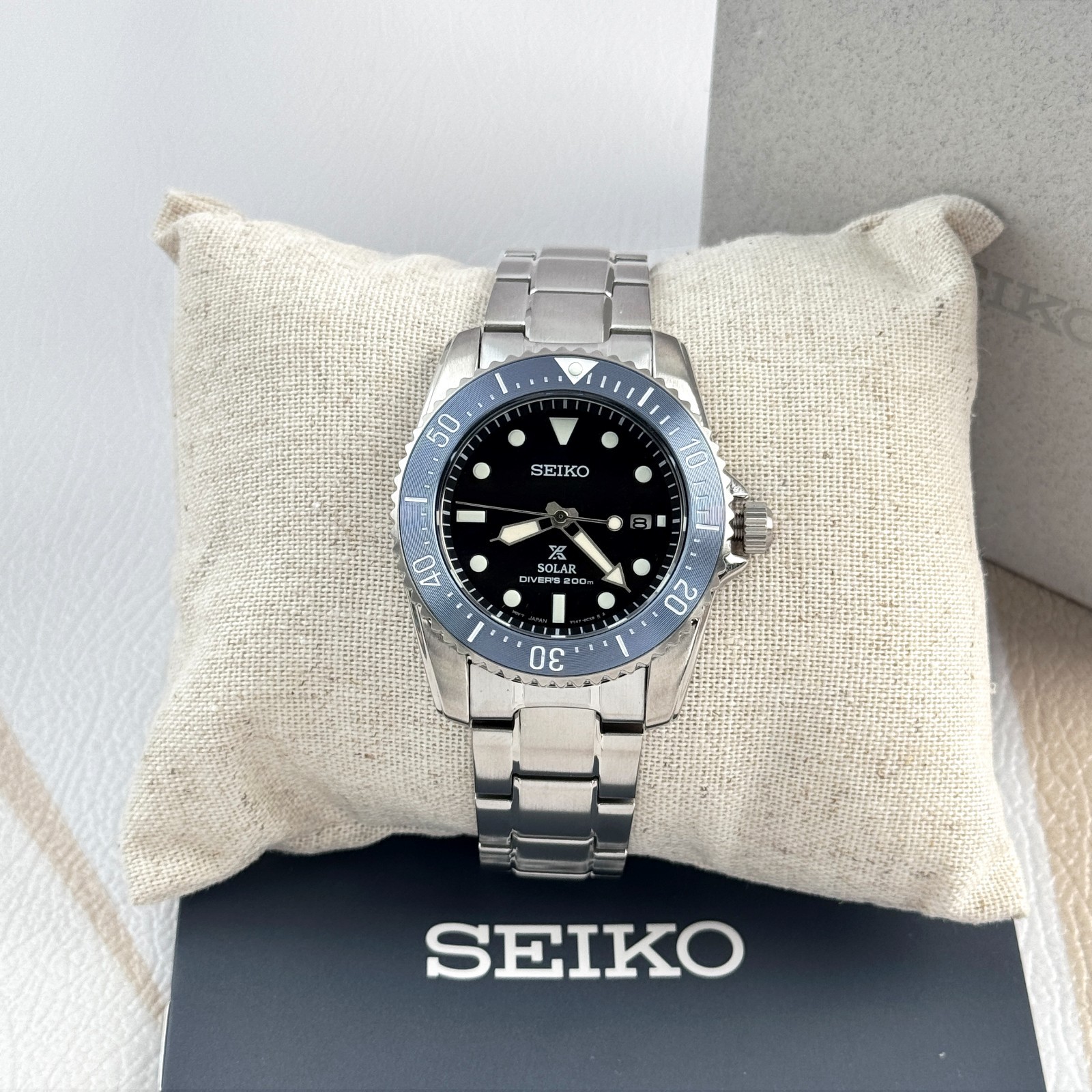 Seiko Men’s Prospex Sea Black Dial Stainless Steel Solar Diver Watch SNE569