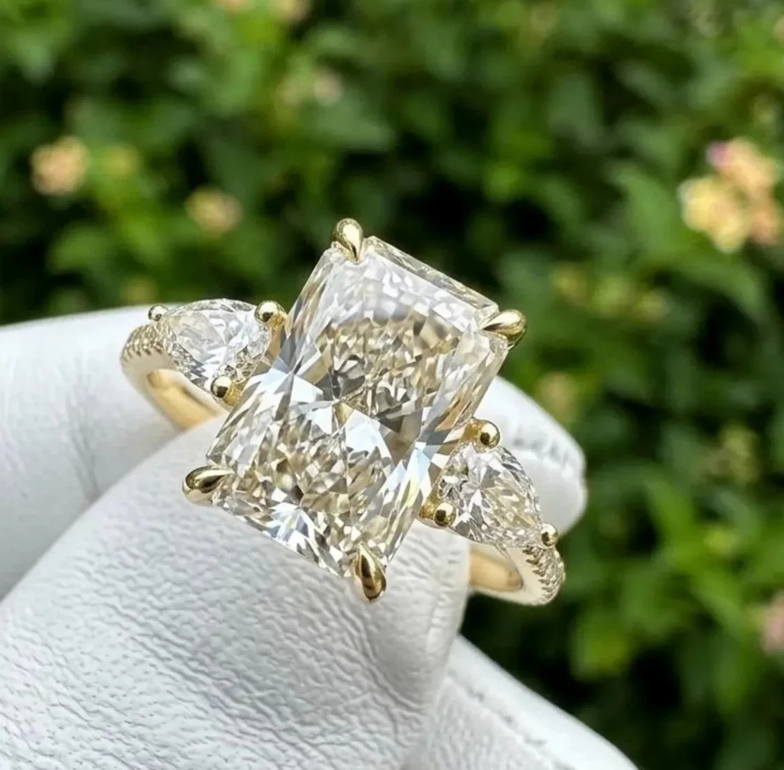 IGI 4.50Ct Radiant Cut Lab Grown Diamond Solitaire Wedding Ring 14K Yellow Gold