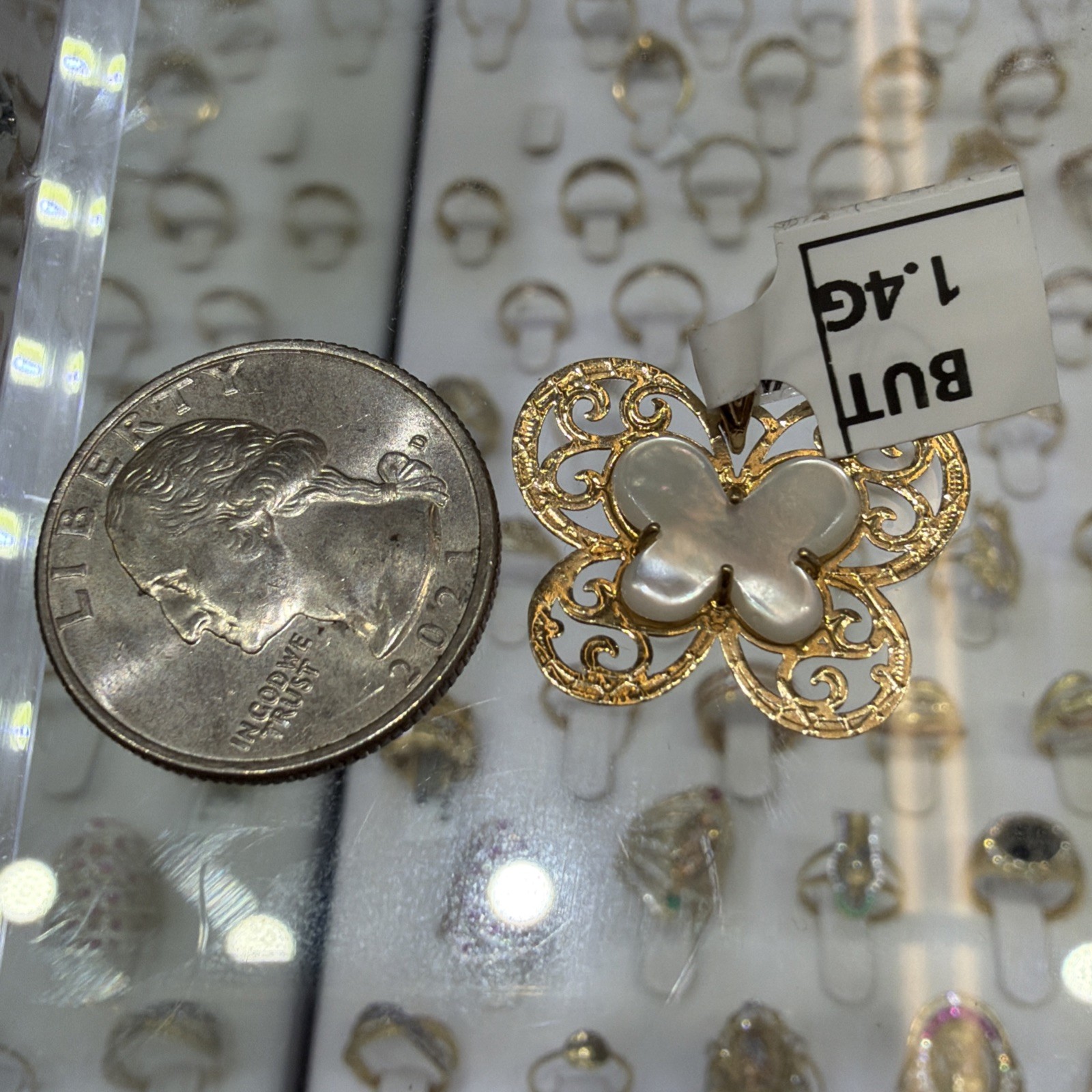 10 K Solid Yellow Gold Butterfly Pendant With Mother Of Pearl Stone
