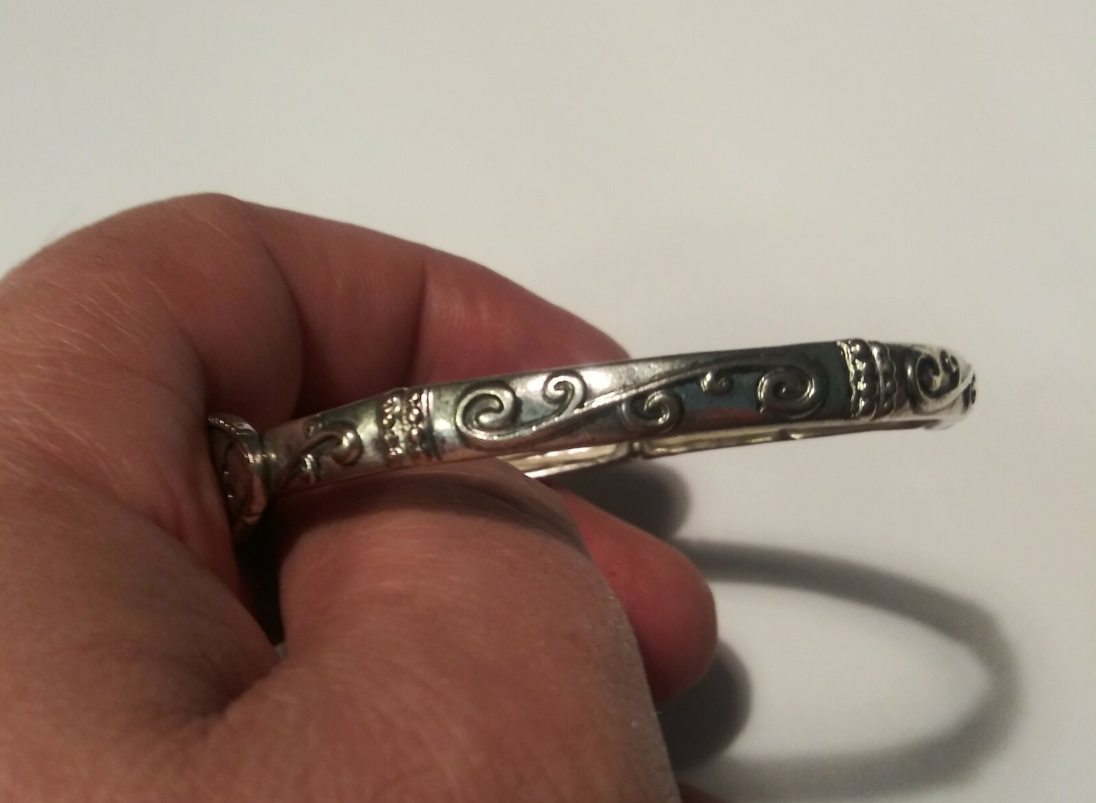 BLESSED Silver Tone Stretch Bracelet – Pre Owned – Good Condition – No Mark