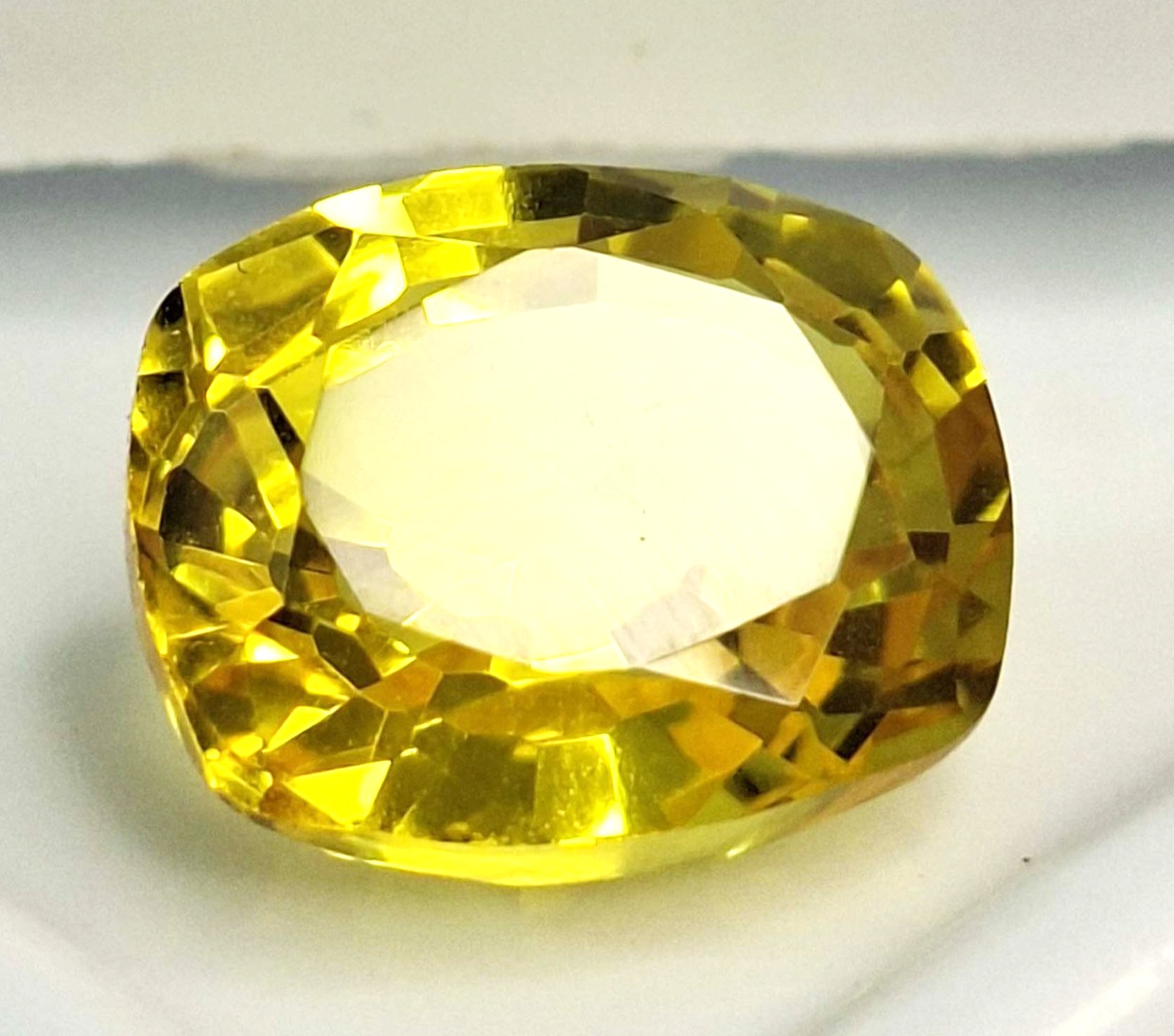 Gemstone Cushion Cut Natural Yellow Sapphire Certified 5-7 Carat Loose TQ898