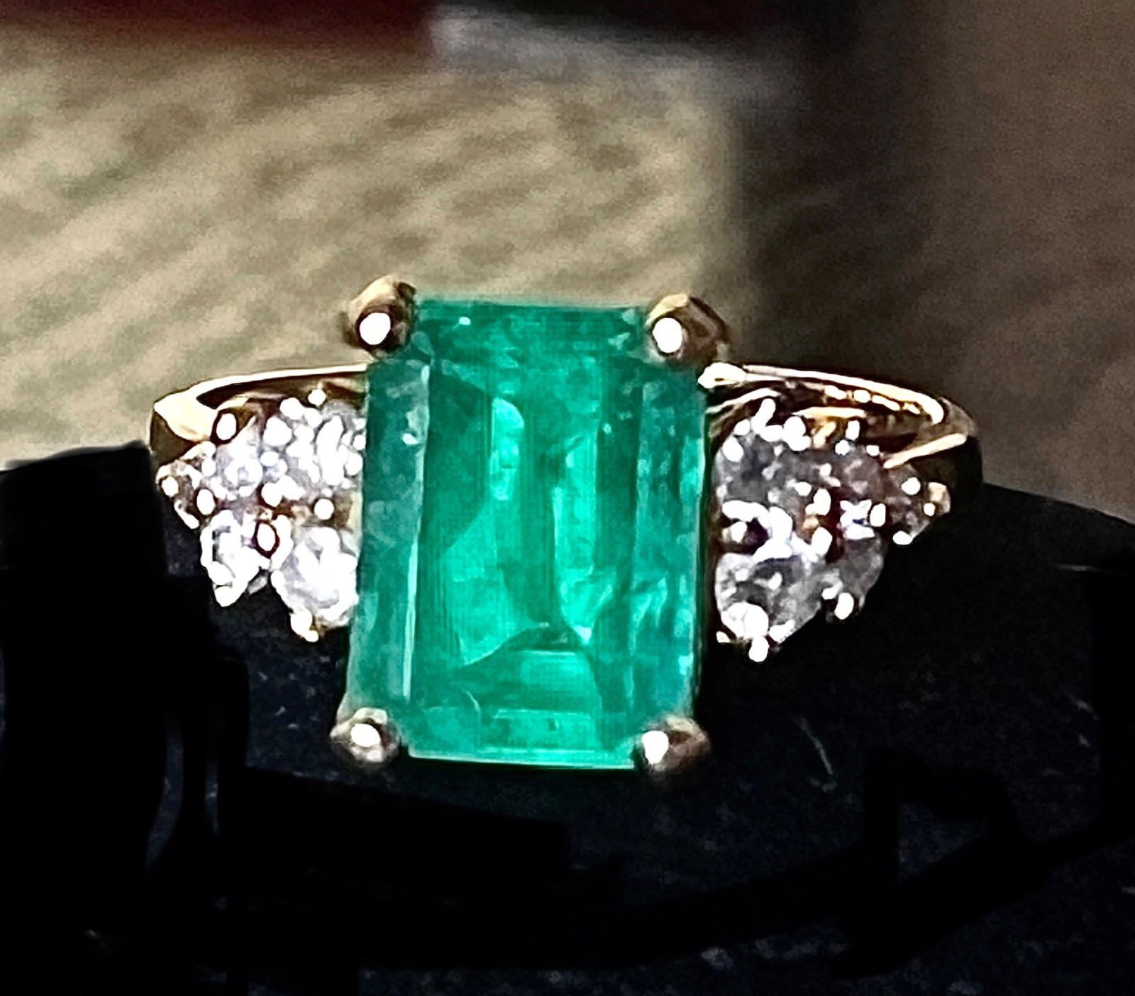 Vintage 14k Yellow Gold Engagement Ring 2.83CT. Natural Green Colombia Emerald