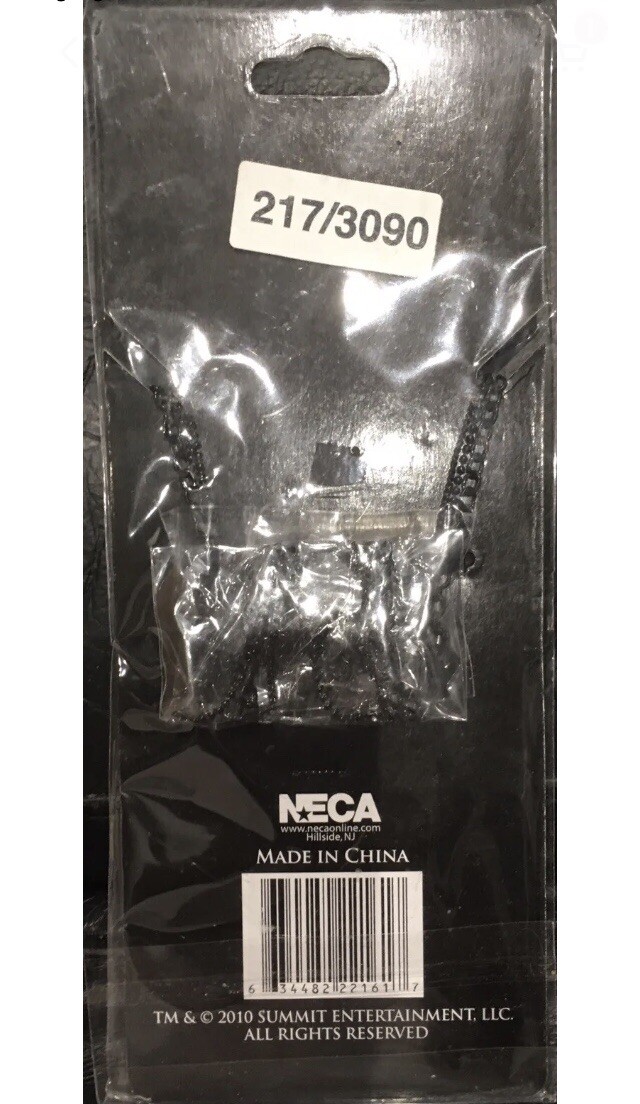 The Twilight Saga – Eclipse – “Team Jacob” – Triple Chain Charm Necklace
