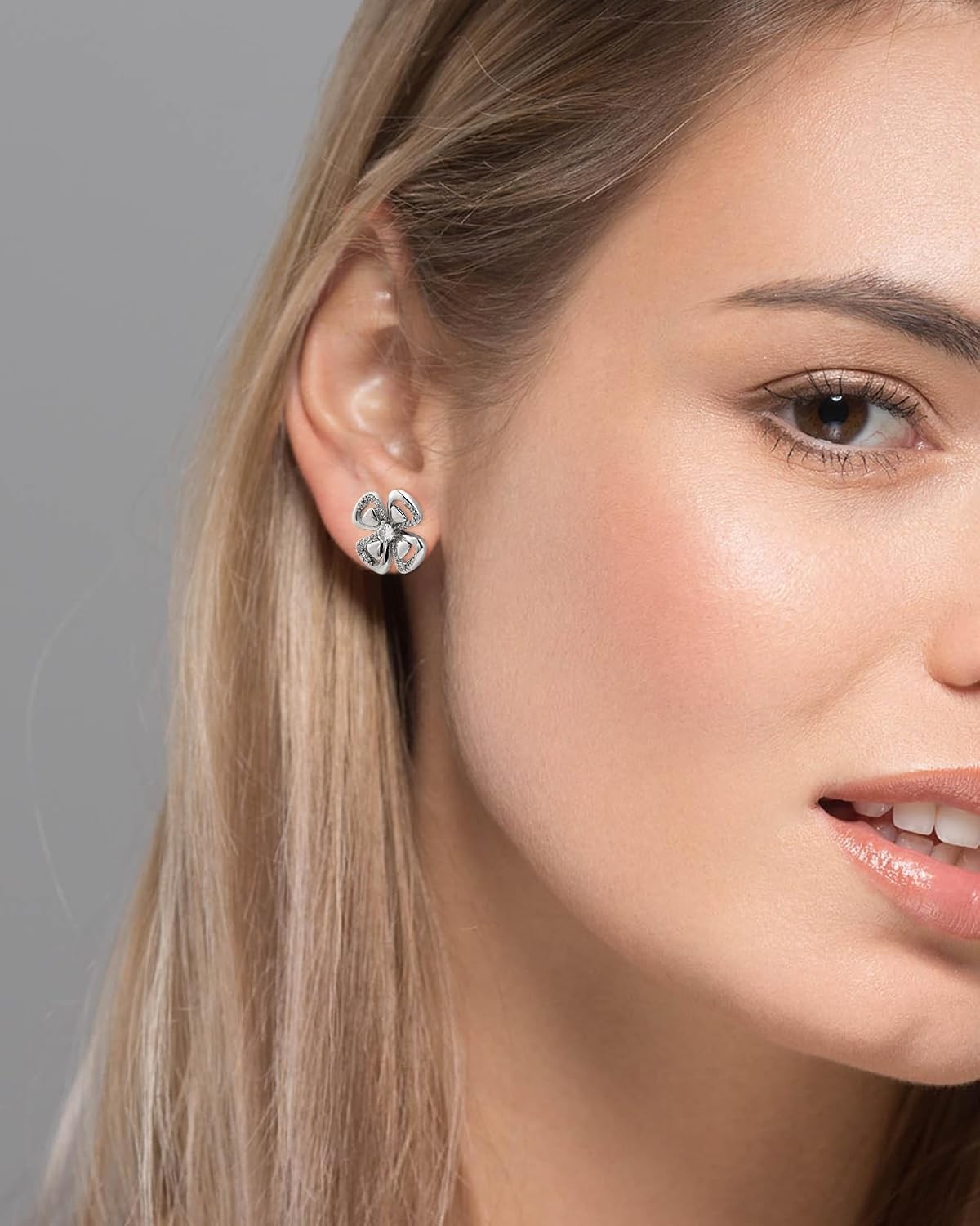 Watforsh 925 Sterling Silver Four Leaf Clover Floral Small Simple Stud silver