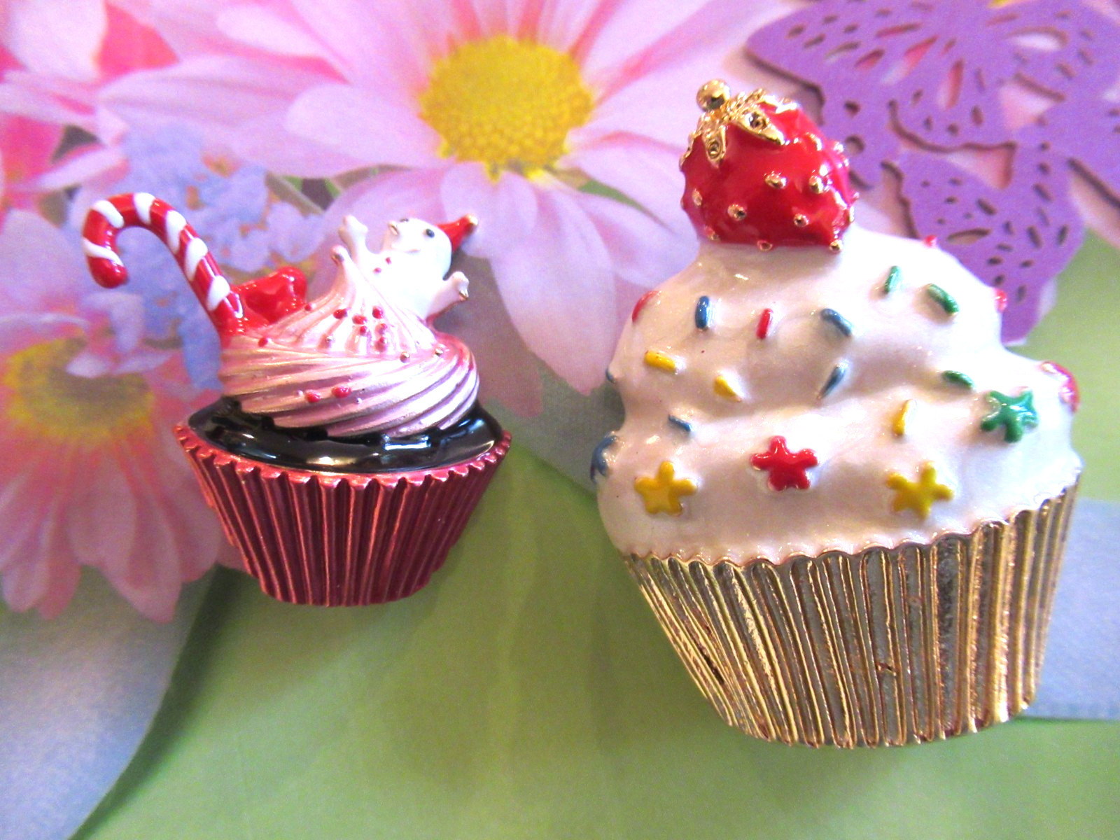 Cute Yummy Birthday Christmas Frosted Cupcakes Brooch NEW-Lot 2 Pcs