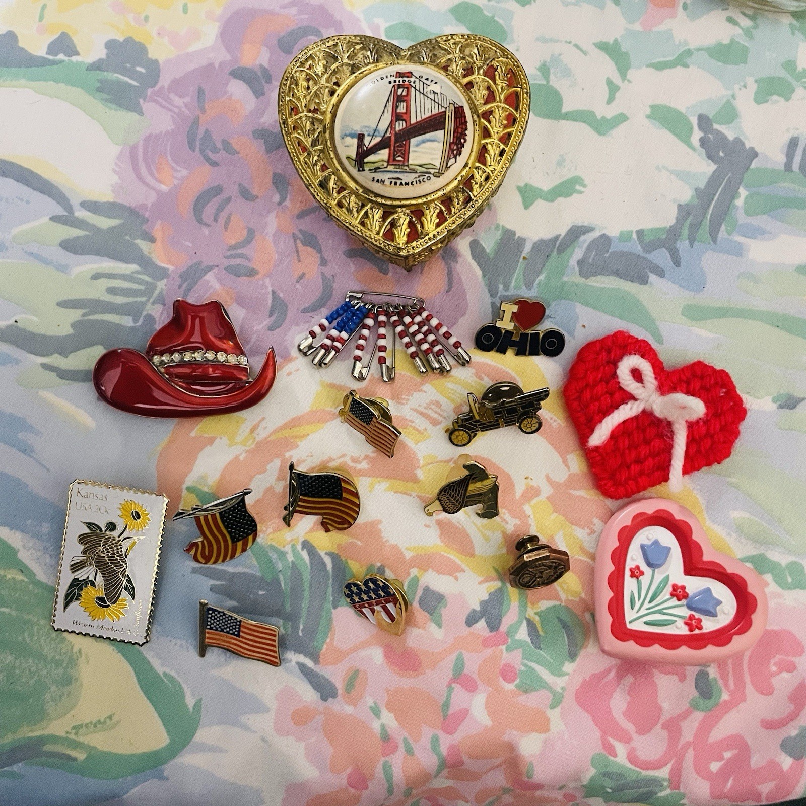 Vintage Lot Of USA Themed Pins, Broches Plus Trinket Box. 4th Of July Souvenir