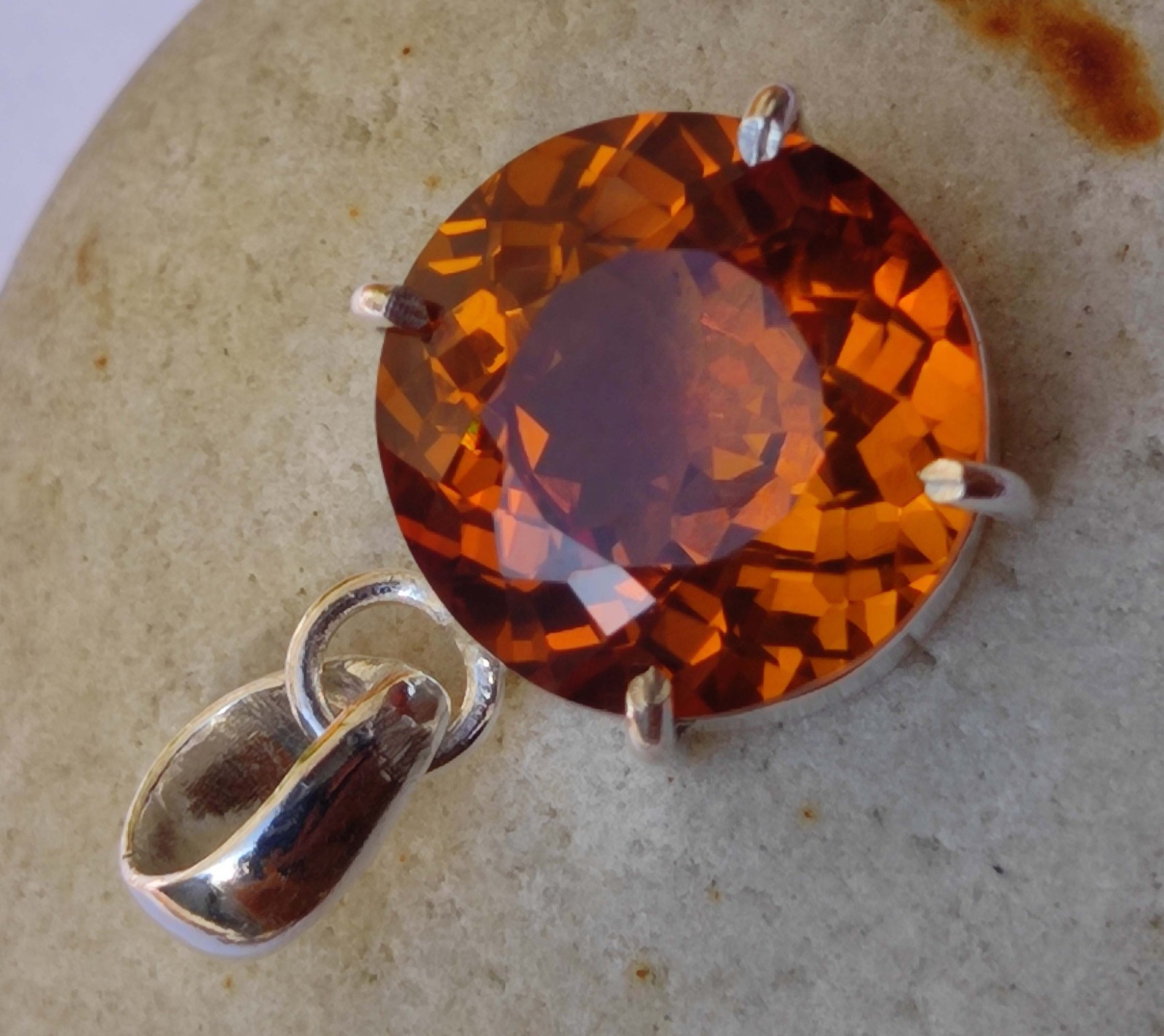 Fiery 30 Ct Natural Padparadscha Sapphire Gemstone Pendant -925 Sliver Jewelry