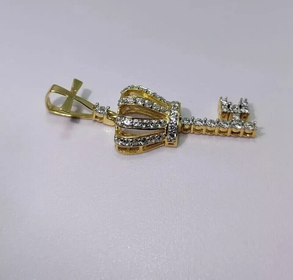 Round Cut Simulated Diamond Stunning Crown Key Pendant In 14K Yellow Gold Plated