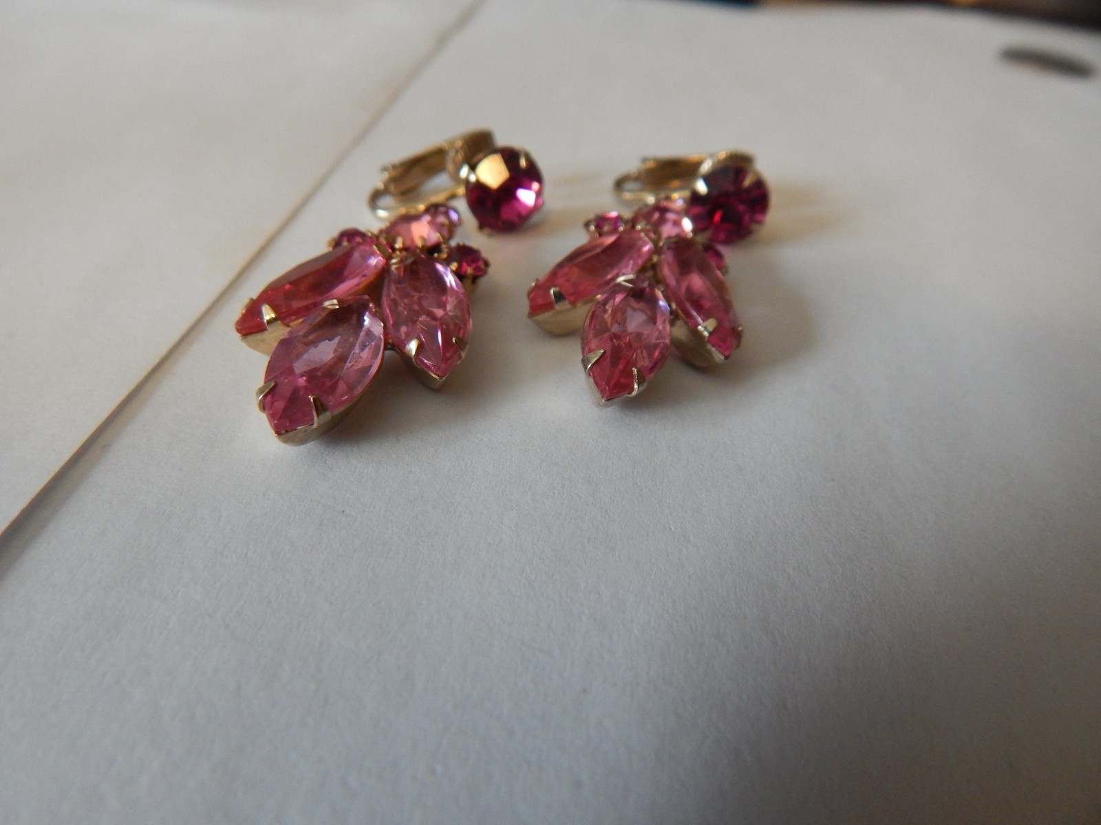 VTG 1950S EARRINGS PRETTY PINK RHINESTONE DROPS NO MARK