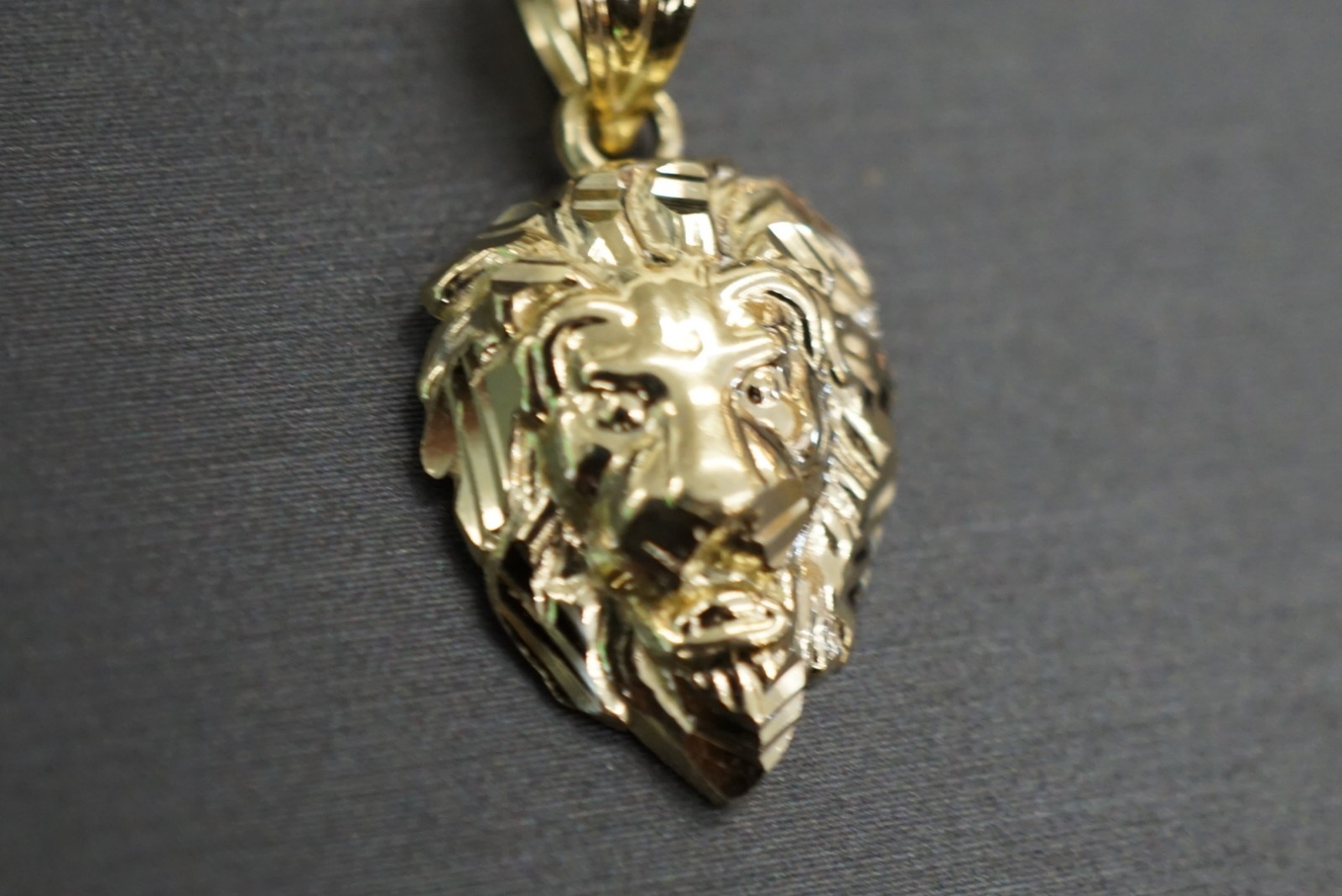 Real 10K Solid Yellow Gold 0.9″ Diamond Cut Polished Lion Head Charm Pendant.