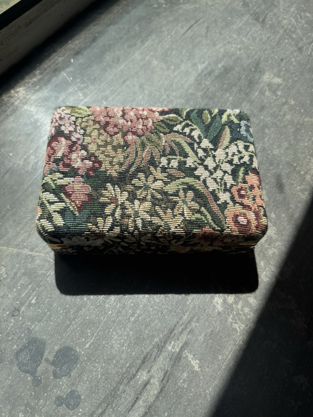 Vintage Floral Clamshell Tapestry Travel Jewlery Box With Mirror
