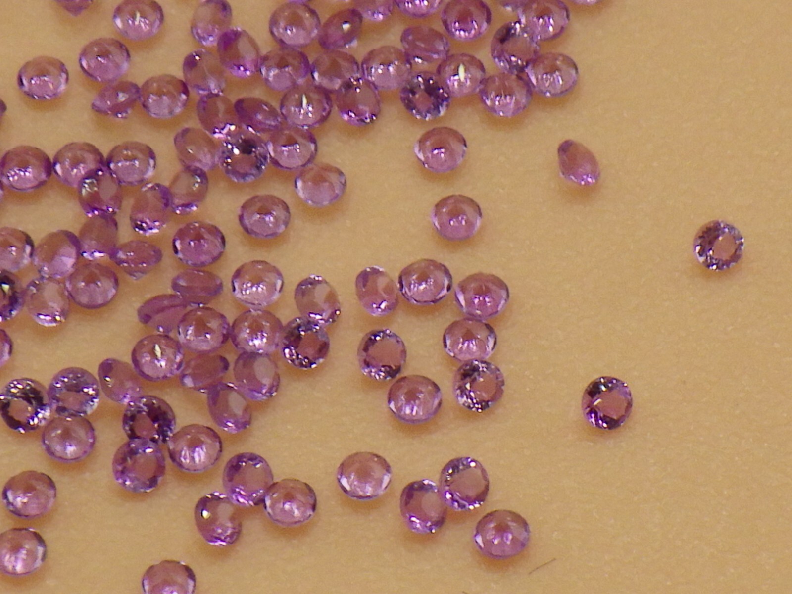 0.9mm Purple Amethyst lab-grown round loose gemstone – Lots of 10