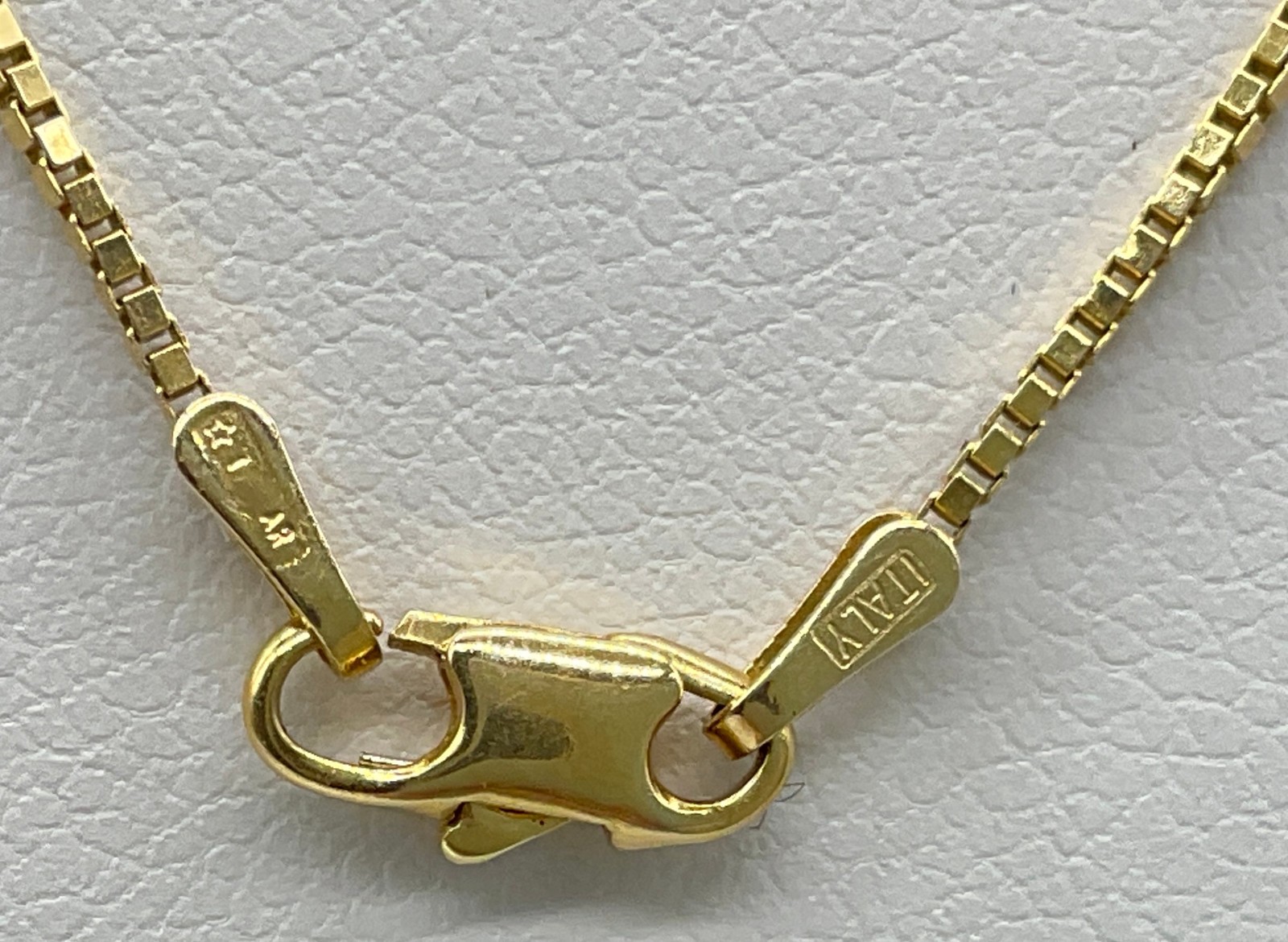 14k Gold Box Link Chain Necklace Unoaerre Italy 18in, 2.5g, 0.8mm
