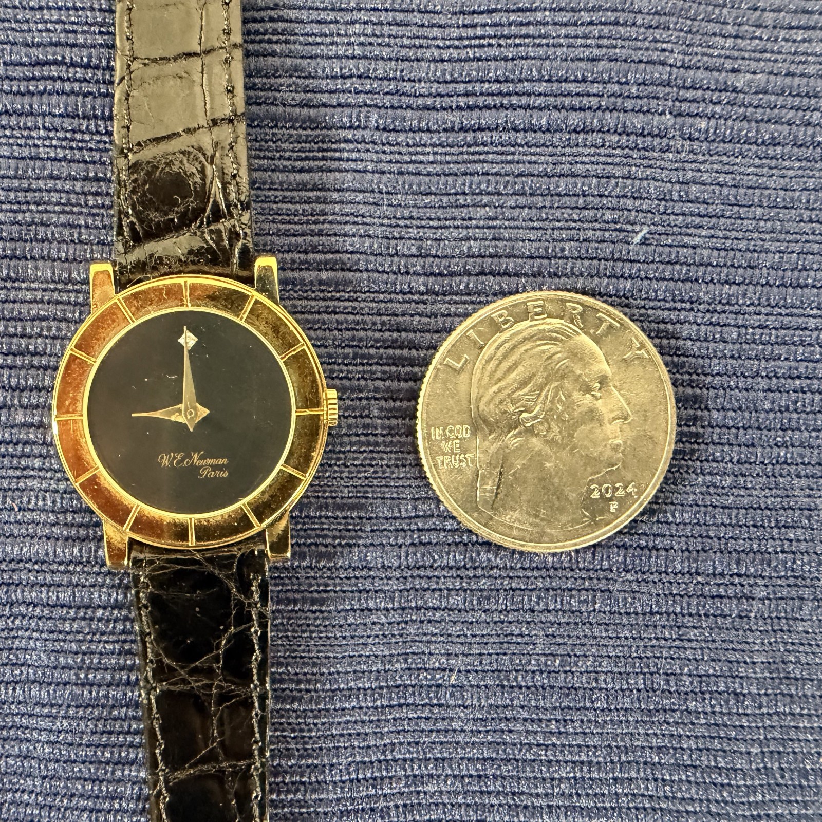 Vtg William E Newman Paris Womens Wrist Watch w/ Cloth Protective Sleeve