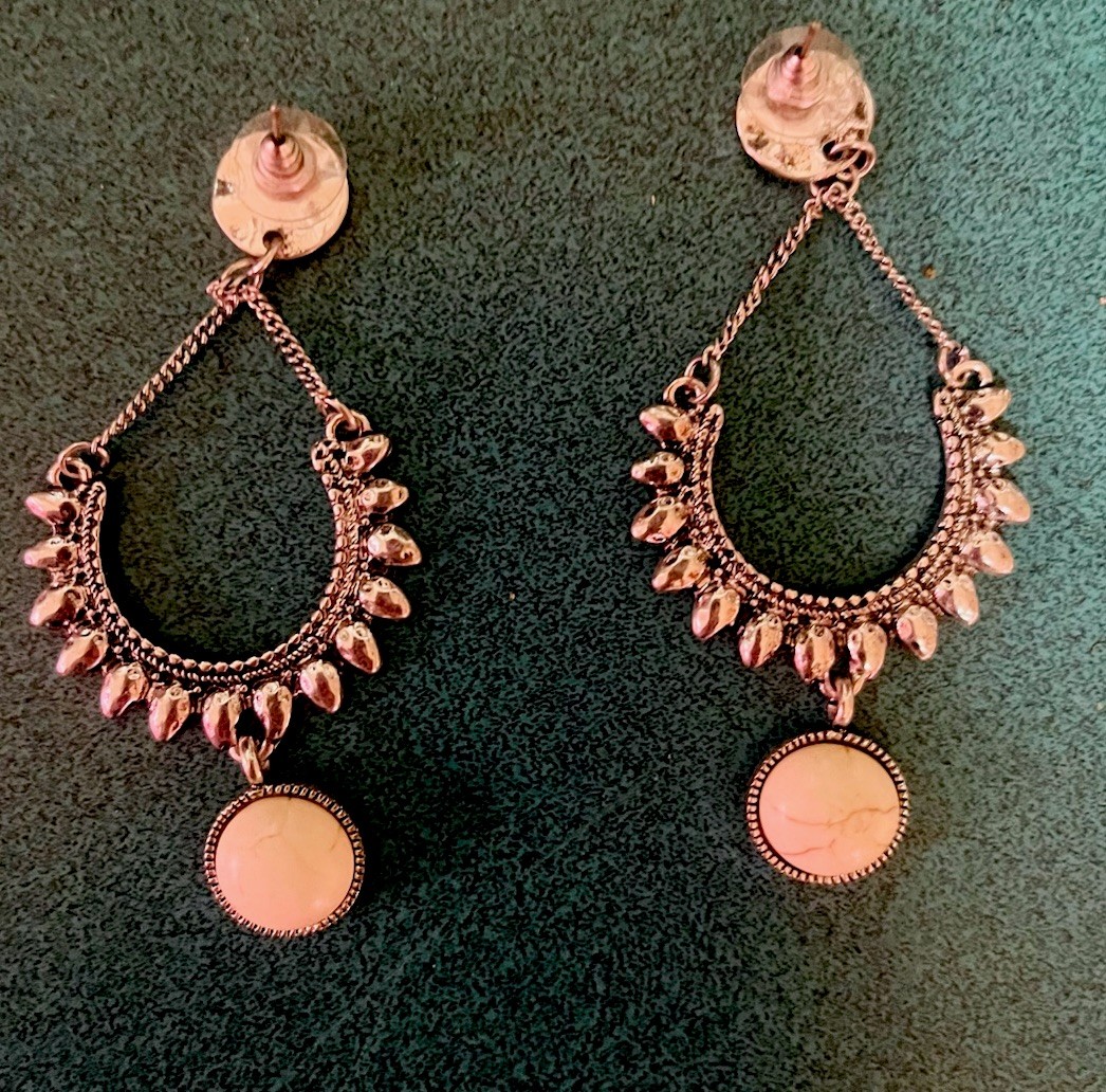 1 Pair of Earrings