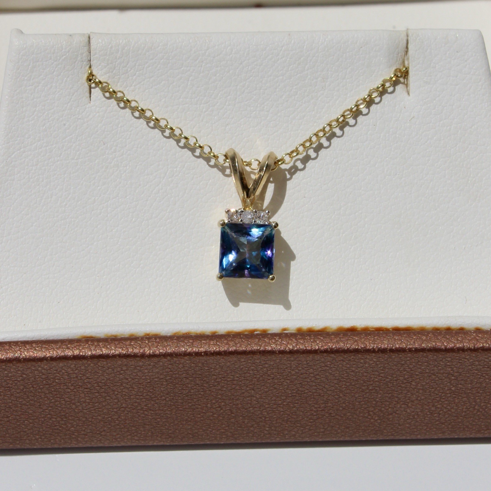 Alexandrite & Diamond Pendant, 1.37 Carats 10K Gold