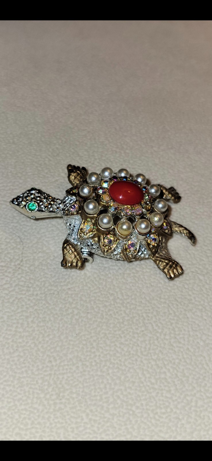Vintage gem Turtle brooch. Cute and colorful.