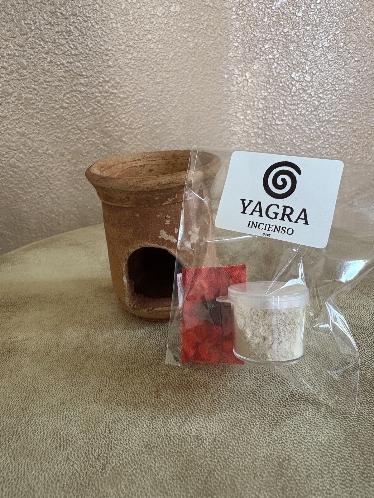 Caldero de barro + polvo yagra +amuleto de cartera bundle