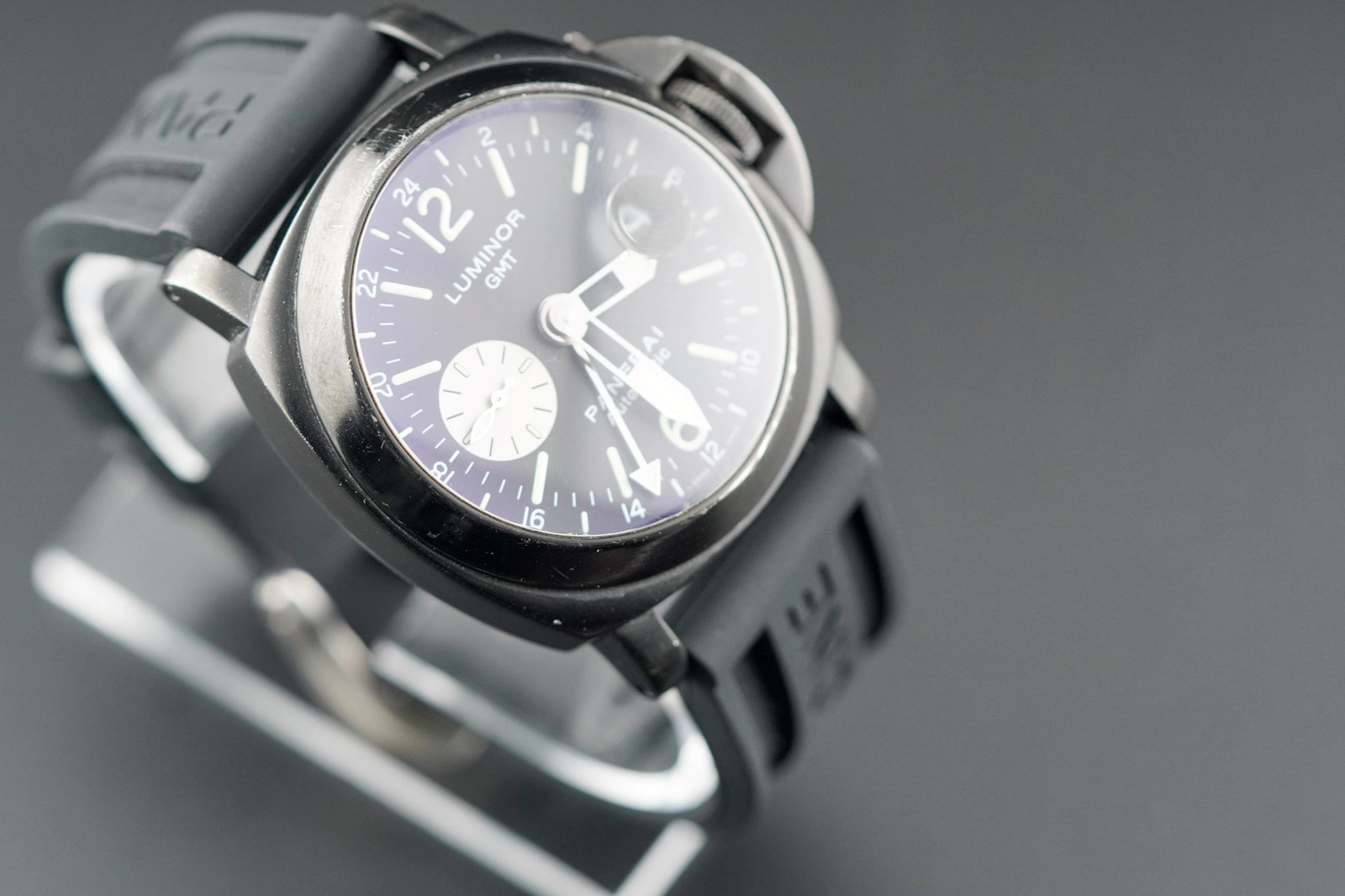 Panerai Luminor Gmt Automatic Black Dial on Leather PAM00088
