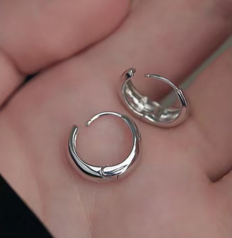 Minimalist Silver Plated Small Hoop Earrings Everyday Huggie Piercing Earrings