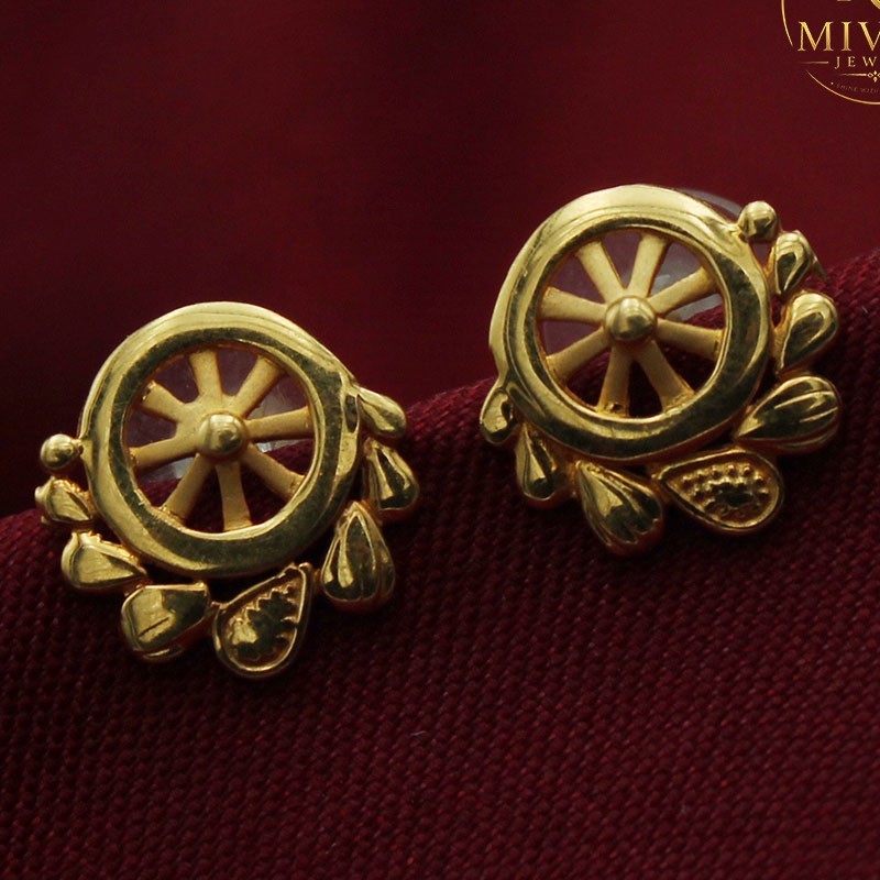 22K Gold Cluster Screw Back Earrings 11.5mm 12mm 2.32g Elegant Jewelry