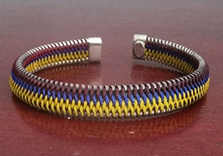 BRILLIO 925 STERLING SILVER WOVEN FABRIC COLOMBIA FLAG COLORS BRACELET. 6″