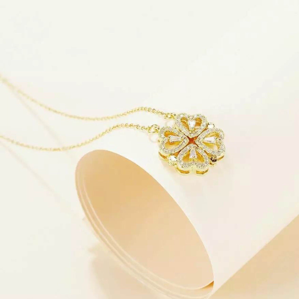Four Leaf Clover Magnetic Folding Heart Pendant Necklace