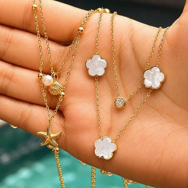 Flower Meadow Necklace 18K Gold Plated Stainless Steel Floral Pendant Waterproof