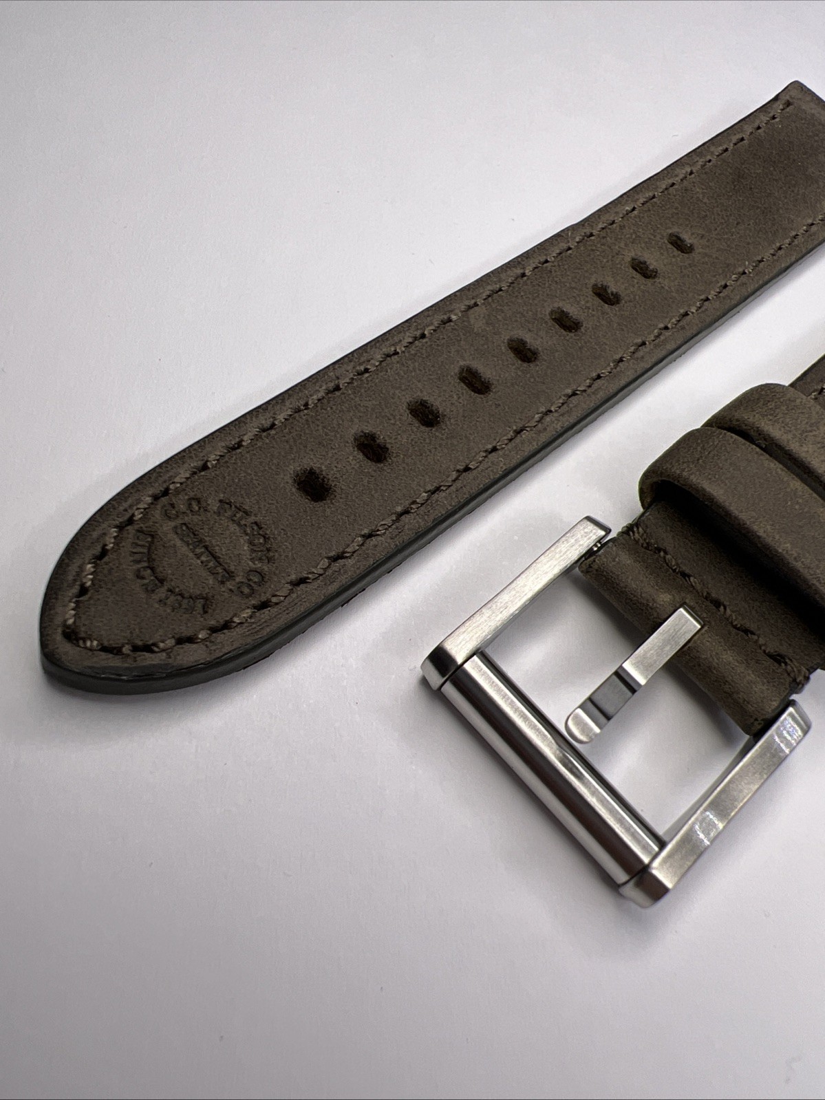 Filson Mushroom Gray/Brown 20mm – 20mm Horween Leather Watch Strap & Steel Tang