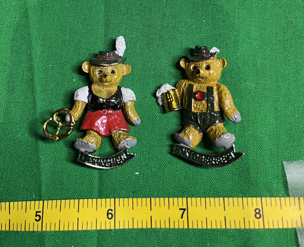 Vintage Oktoberfest Munchen Bears Pin German Dressed Male and Female