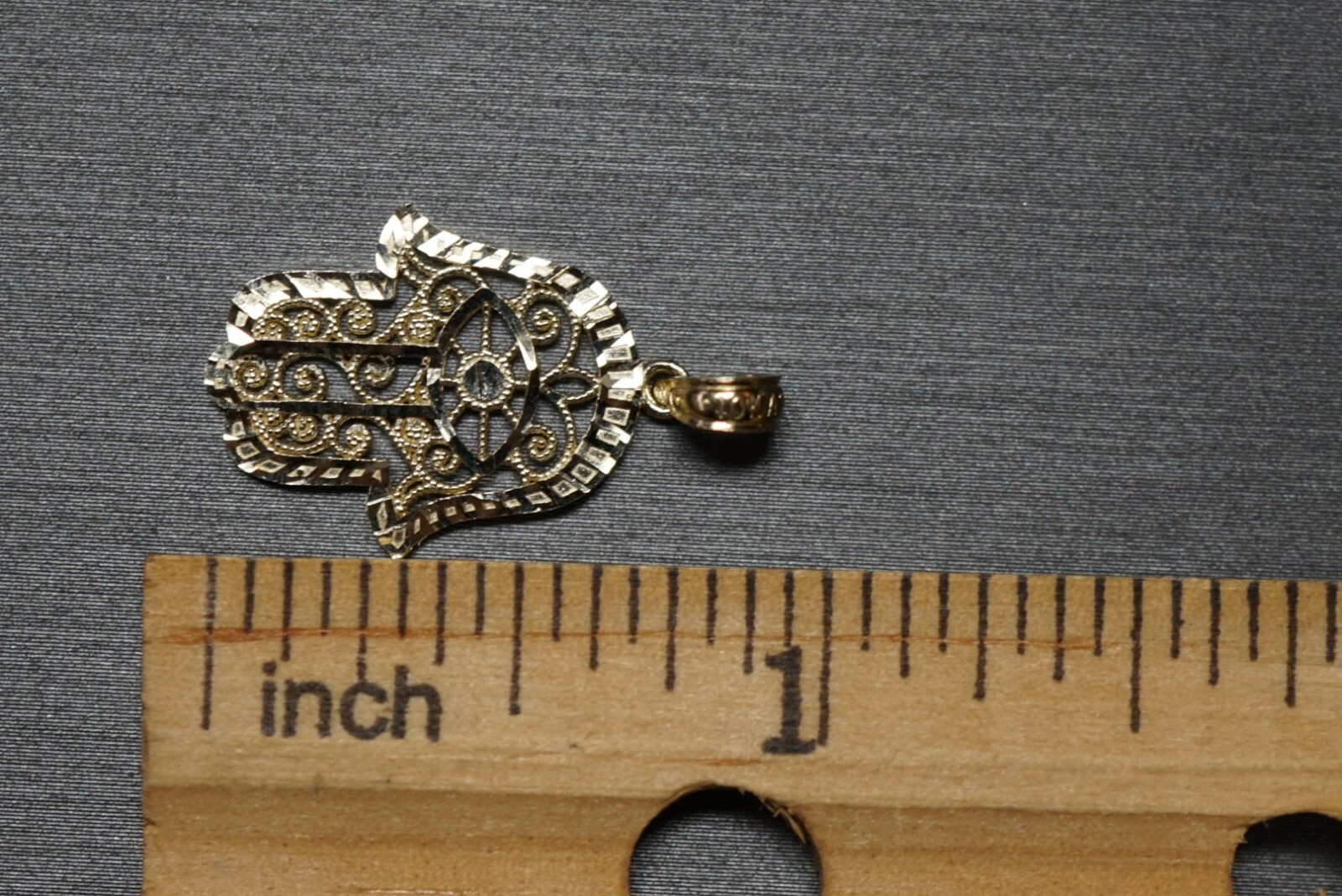10K Solid Yellow Gold 0.9″ Diamond Cut Fatima Hamsa Hand Charm Pendant.