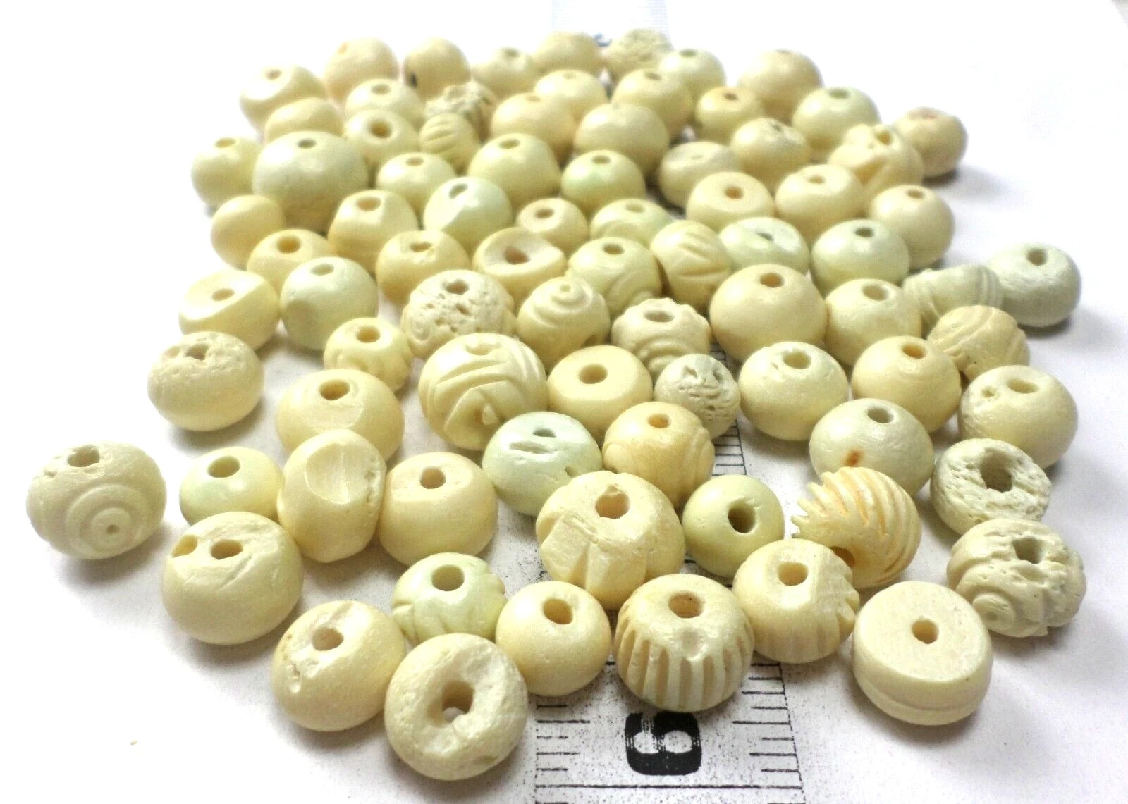 60 Vintage Buffalo Cream Vanilla Bone Carved Large Round Beads Mostly 26mm