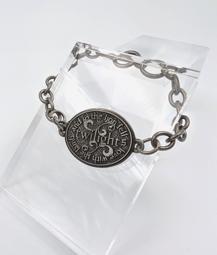 Twilight Saga New Moon Bracelet Silver Tone Cullen Crest Charm Vampire Eternal