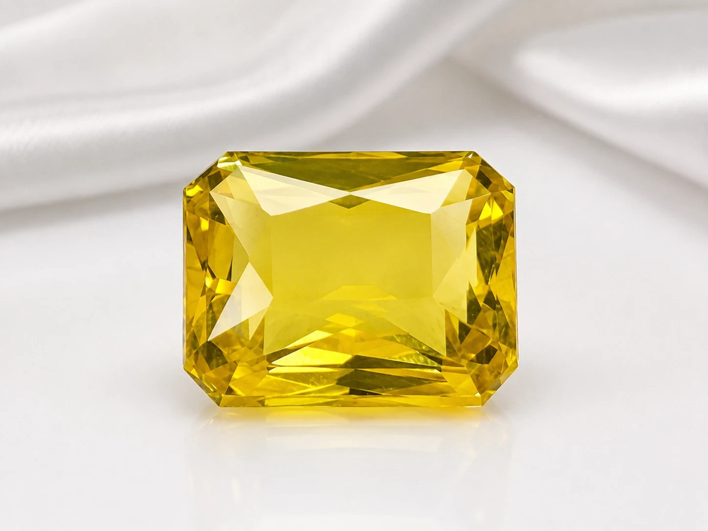 Natural 19.60 Ct Ravishing Yellow Sapphire Radiant Loose Gemstone GIE Certified