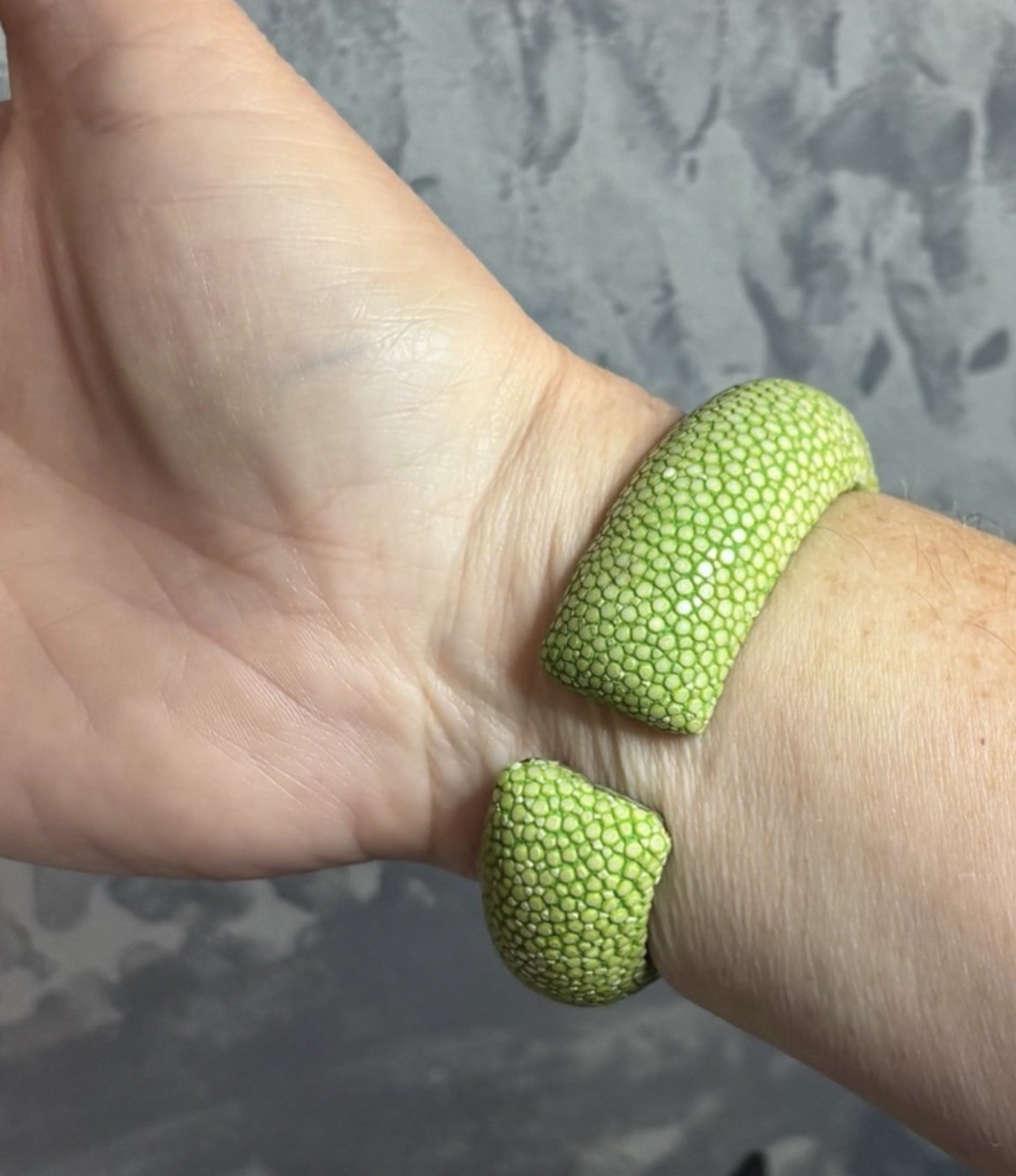 Beautiful Prized Genuine Green Stingray Leather Cuff Bangle Size 6.5”