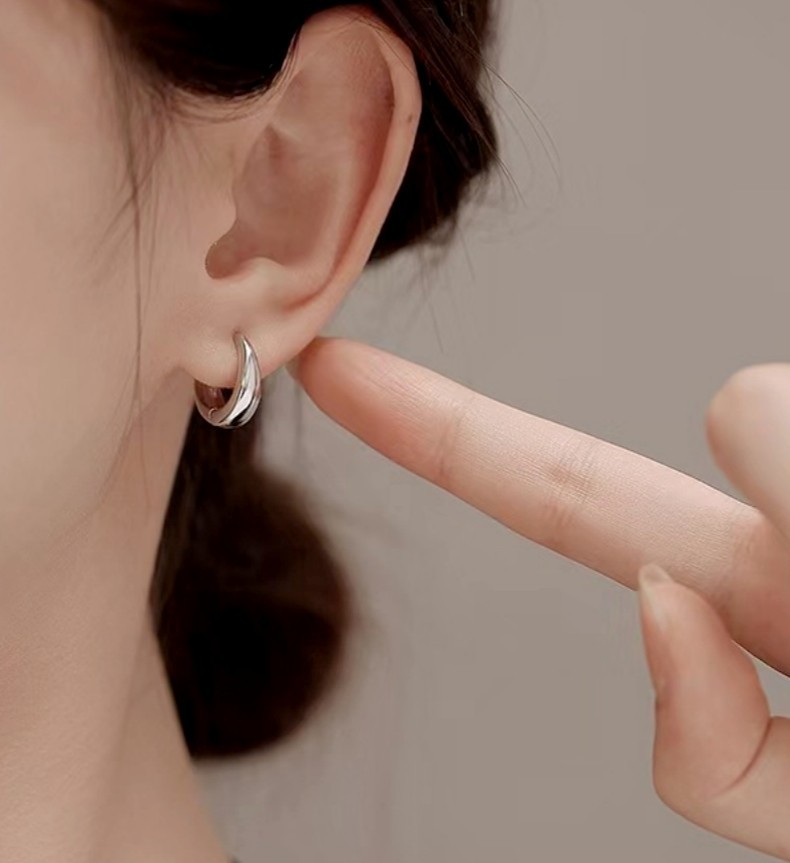 Minimalist Silver Plated Small Hoop Earrings Everyday Huggie Piercing Earrings