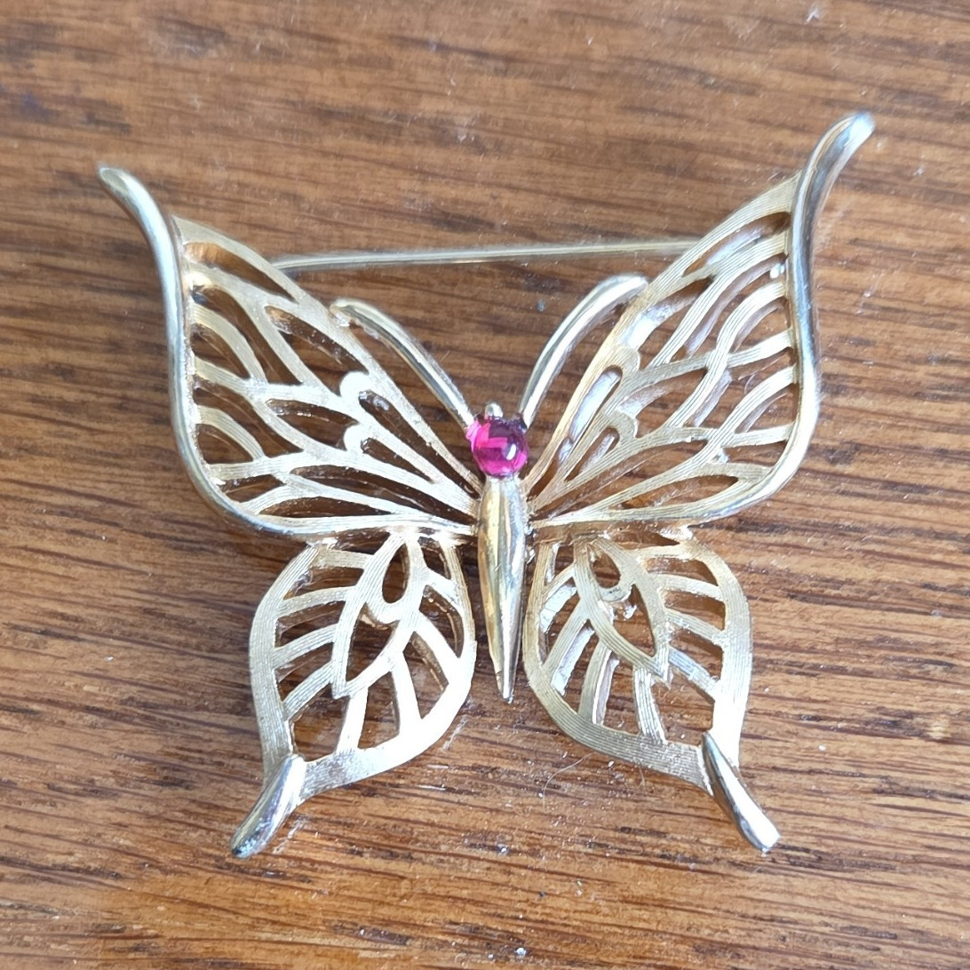 Monet Signed Butterfly Brooch Pin Gold Tone Metal Animals & Insects No Stone