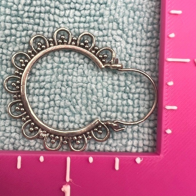 Sterling Silver Hoop Earrings Geometric Filigree Design Wire Catch 1.5″ 5.7g