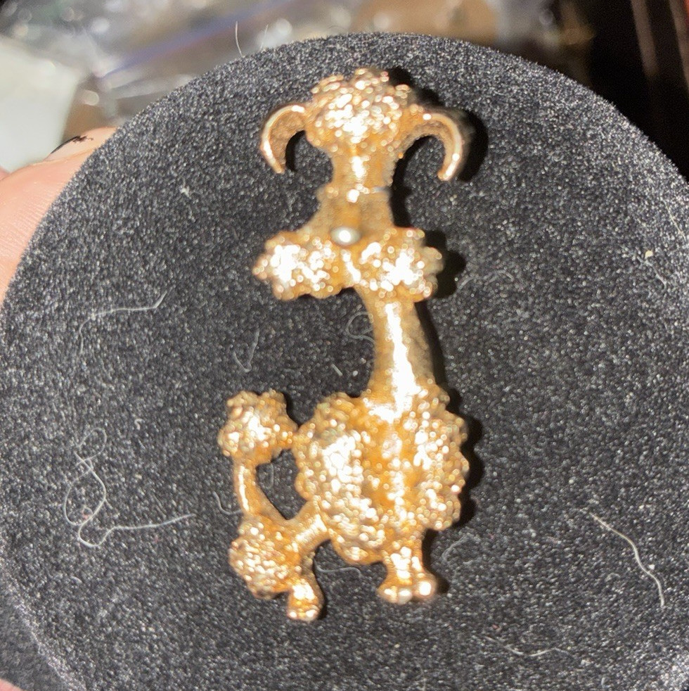 Avon stamped Gold Tone Metal Poodle Dog Brooch Pin, Animals & Insects Theme