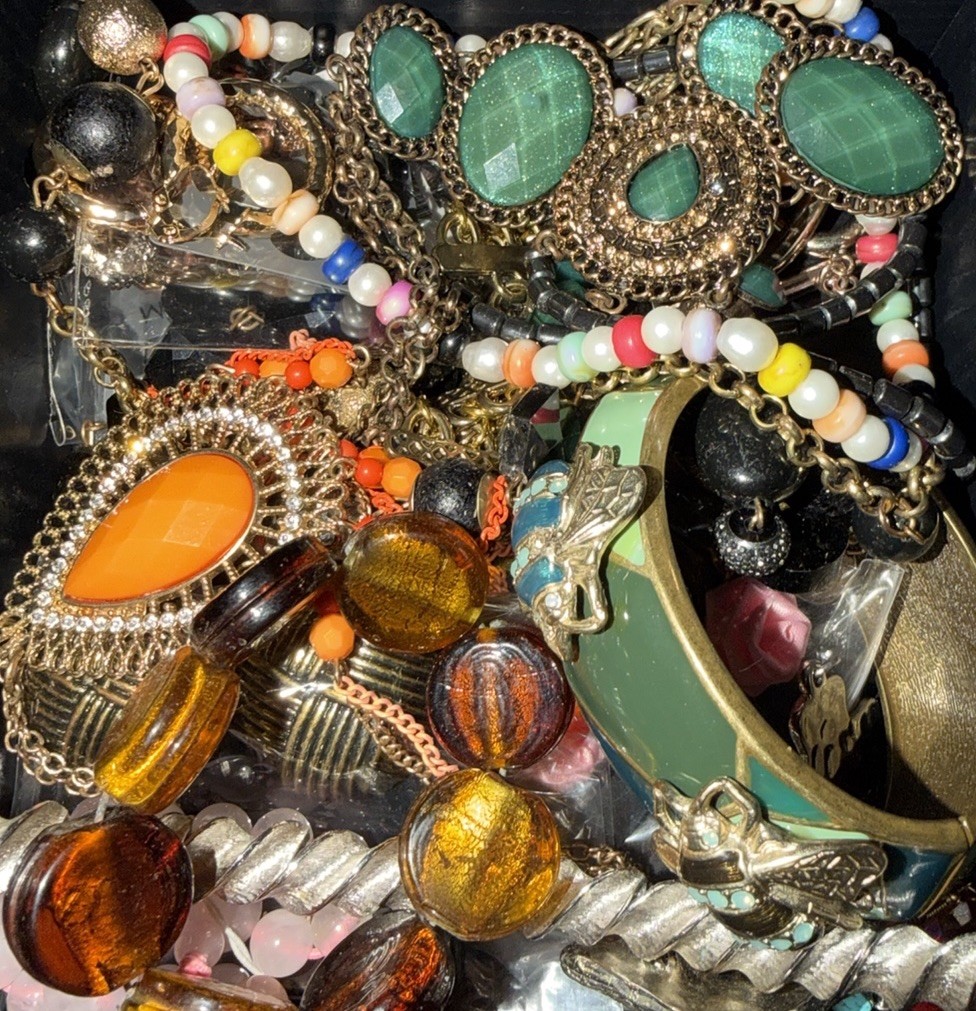1 Pound of Unsorted Unsearched Jewelry Vintage Modern Wear Junk Treasure Hunt