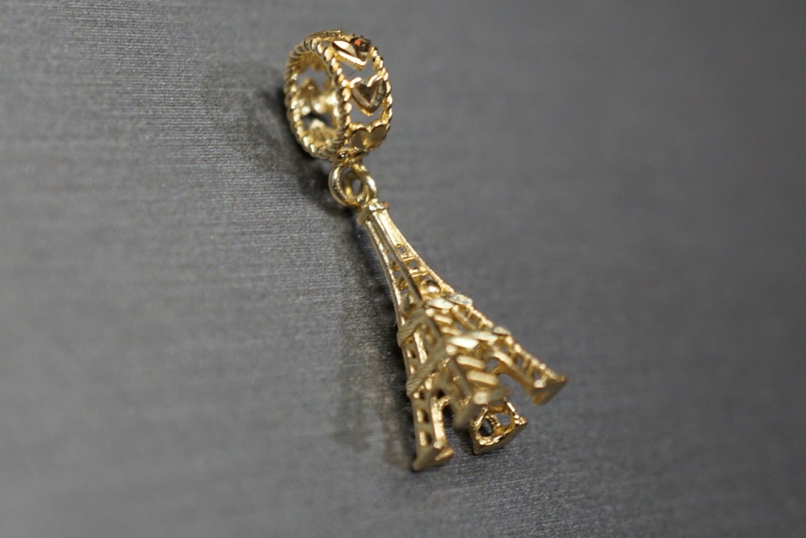 14K Solid Yellow Gold 0.8″ Diamond Cut Tiny Paris Eiffel Tower Charm Pendant.