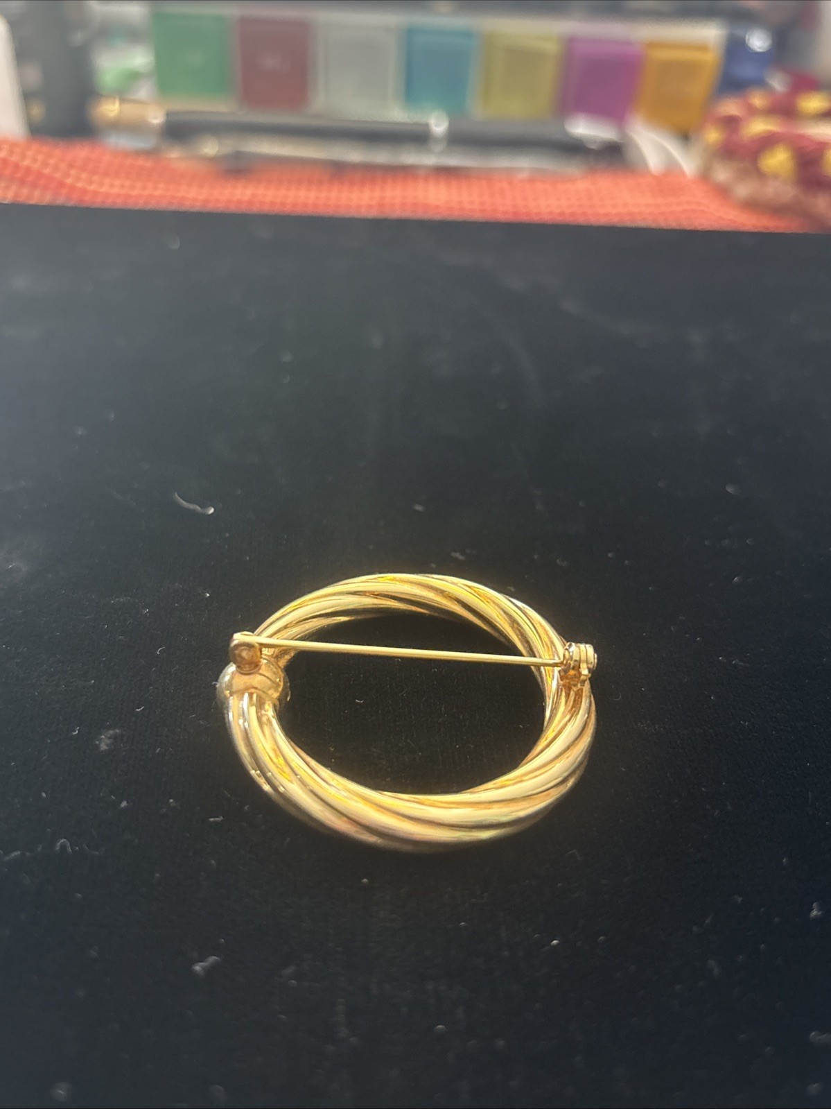 W E Richards Co twisted ribbon circle with ball pin. 1950’s 1/20 12k GF 4.54 g