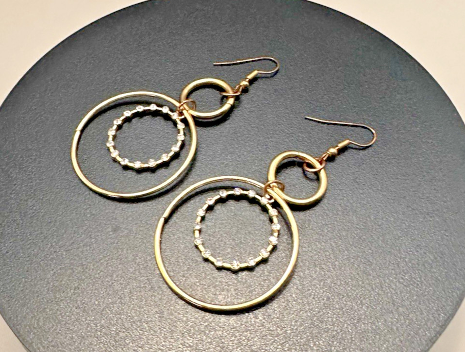 1 Pair of Vintage Earrings #10