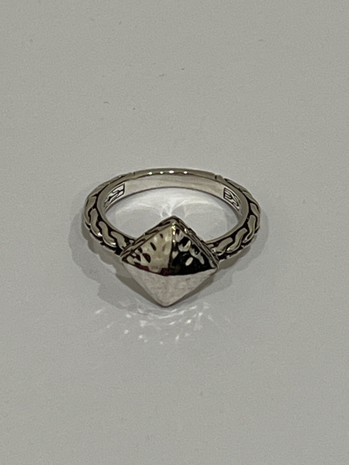 JH Sterling Silver Classic Chain Hammered & Dome Ring Size 7 (2 Rings)