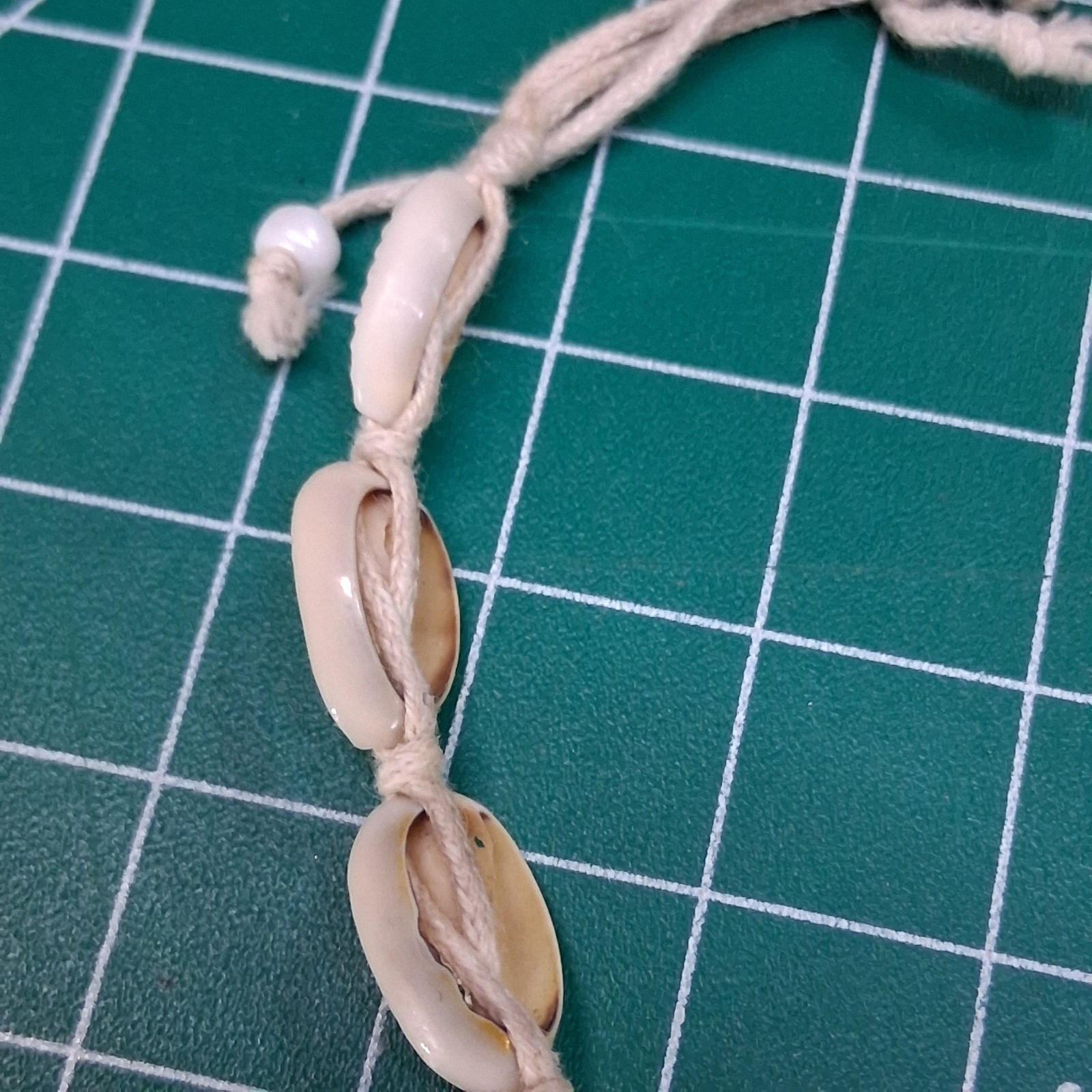Vintage White Sea Shell Charm Adjustable Size Cotton Cord Bangle Bracelet