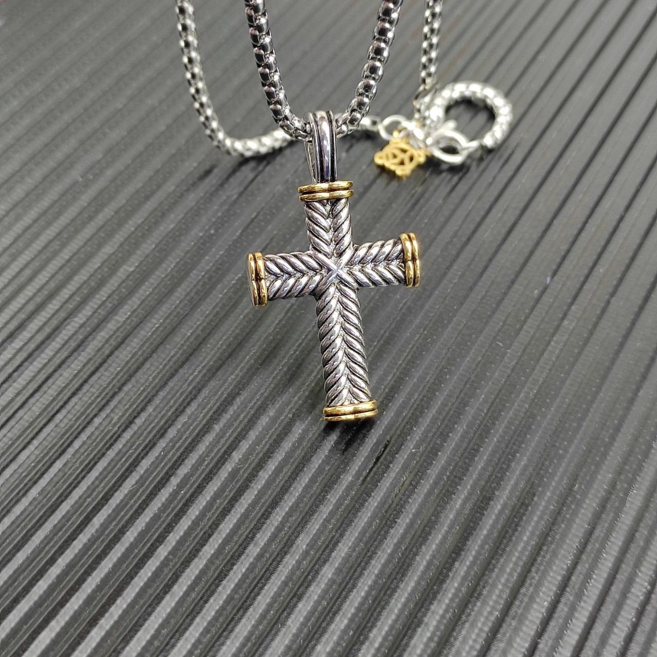 David Yurman 925 Sterling Silver 18K Gold Chevron Cable Cross Pendant Necklace