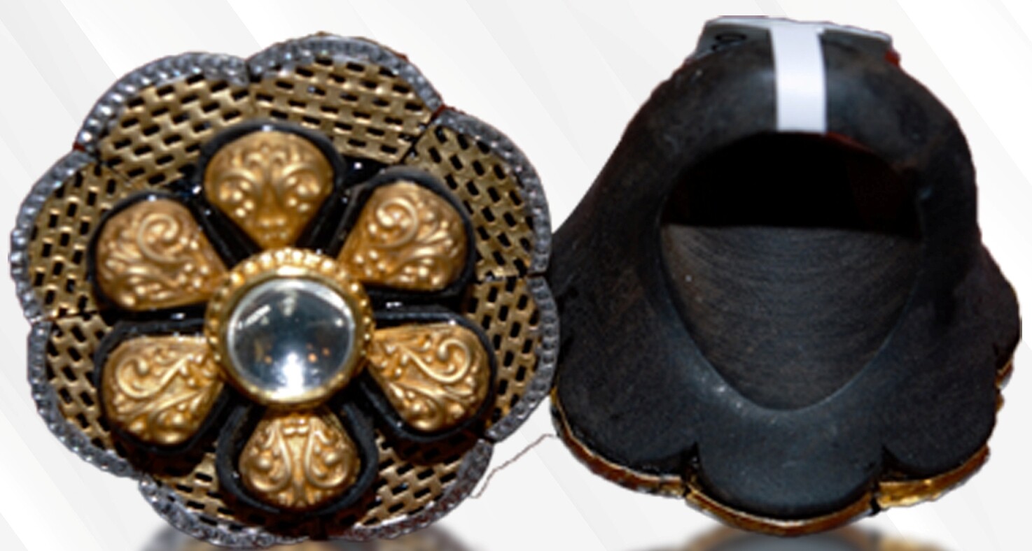 Real gold jewelery with wooden touch and lotus shape design