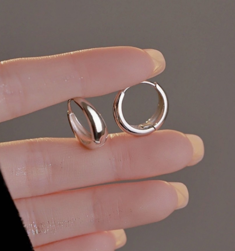 Minimalist Silver Plated Small Hoop Earrings Everyday Huggie Piercing Earrings